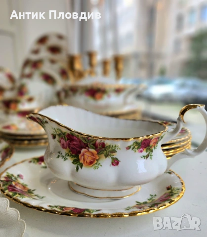 Сервиз за хранене 44 части Royal Albert Old Country Roses, снимка 3 - Сервизи - 53474239
