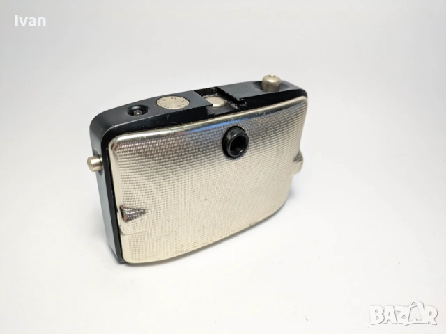 Винтидж Welta Penti II Half Frame 35mm фотоапарат със сенник за обектив, снимка 4 - Фотоапарати - 53421795