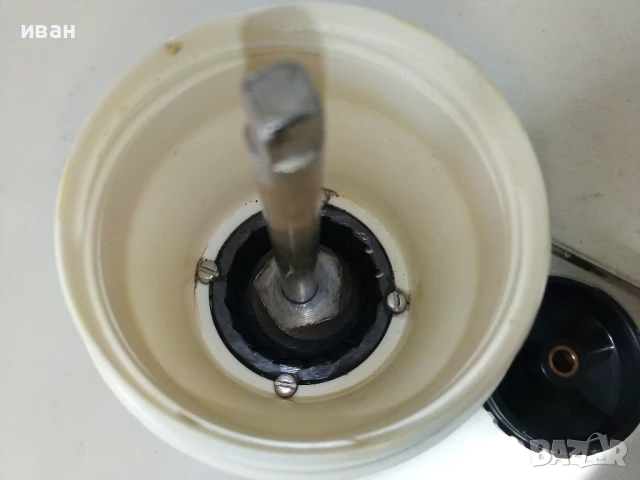 Мелница за кафе и подправки - ВМЗ Сопот, снимка 5 - Антикварни и старинни предмети - 50486689