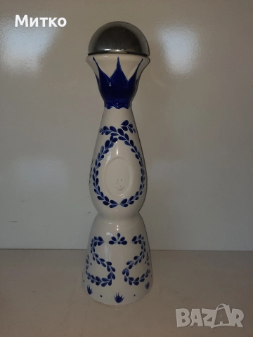 Колекционерска порцеланова бутилка за алкохол