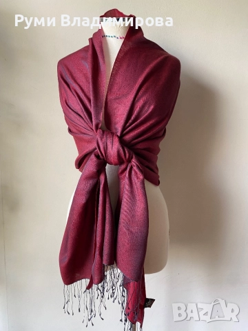 Тъмночервен шал от Непалска кашмир, снимка 2 - Шалове - 52654565