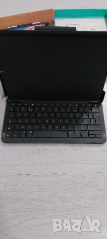 Калъф с клавиатура Logitech Slim Folio за iPad Air (3-то поколение) - Нов, снимка 6 - Таблети - 53788527