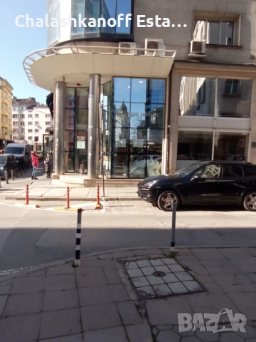 Tърговско помещение 119 кв.м. на две нива в идеалния център, снимка 3 - Магазини - 53838808