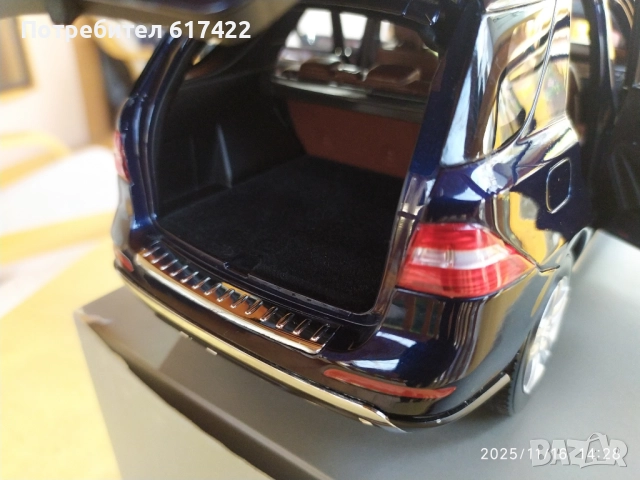 1:18 Метален модел на Mercedes M Klasse ML 2011 Minichamps, снимка 12 - Колекции - 52433120