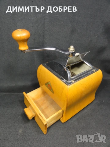 СТАРА РЕТРО ДЪРВЕНА МЕЛНИЦА ЗА КАФЕ РЪЧНА КАФЕМЕЛАЧКА DE VE HOLLAND, снимка 4 - Антикварни и старинни предмети - 51163843