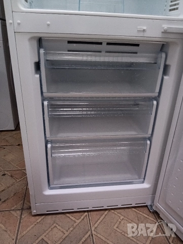 Комбиниран хладилник с фризер Бош Bosch Total No Frost с 2 години гаранция!, снимка 8 - Хладилници - 52580103