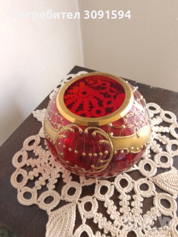 ваза от ръчно издухано рубинено червено художествено стъкло с ръчно емайлирана  с флорално-листен ди, снимка 3 - Антикварни и старинни предмети - 44313444