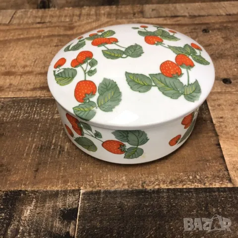 Стара Винтидж кръгла керамична кутия  за дрънкулки/ бонбони/ бижута/ ягоди   Внос Германия 🇩🇪, снимка 1