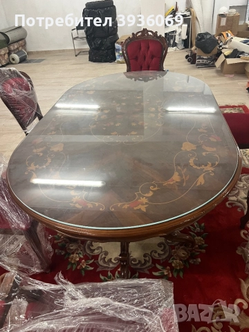 Класическа маса,уникат,с много вградени фурнири