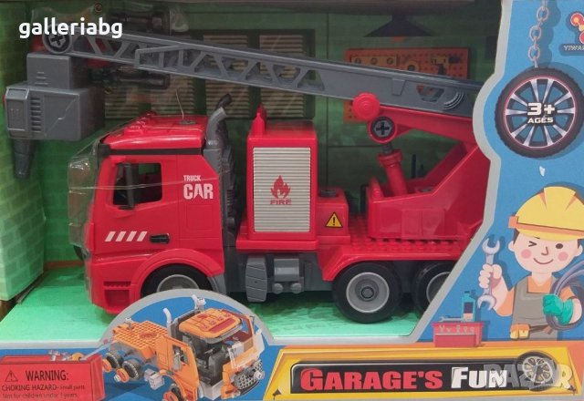 Голяма пожарна с инструменти за разглобяване