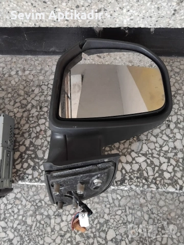 Ляво огледало за Citroen Berlingo и Peugeot Partner , снимка 2 - Части - 53815627