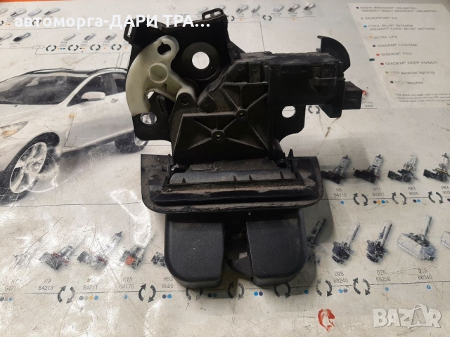 Брава(закопчалка)от 5-та врата за Ауди А3 Спортбег 07г./brava za Audi A3 Sportback , снимка 2 - Части - 36082442