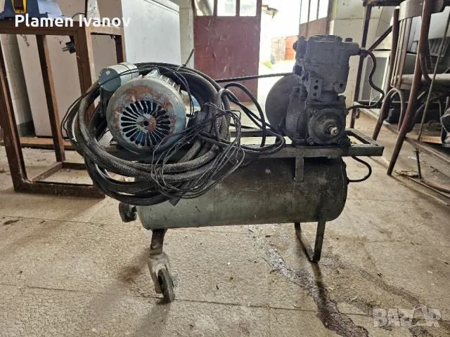 Работещ Български Компресор за въздух оборудван, снимка 3 - Компресори - 49891070