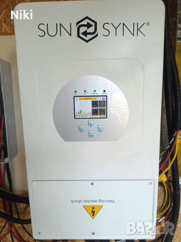 Продавам работещ Соларен Хибриден Инвертор SunSynk 5.5Kw в гаранция