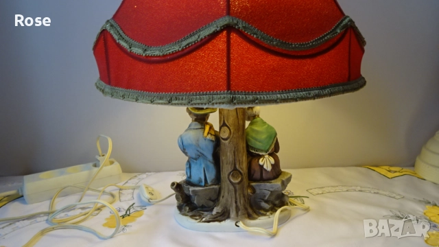 Лампа с фигурка на възрастна двойка, седнала на пейка под дърво. , снимка 3 - Настолни лампи - 52686354