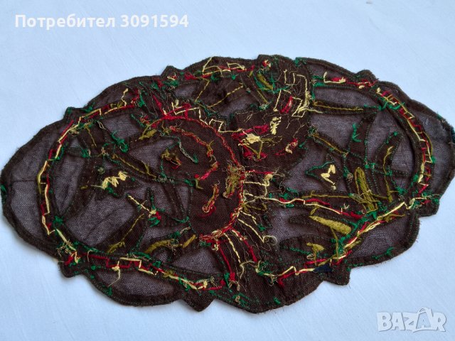 Стара покривка ръчна бродерия златна сьрма , снимка 3 - Антикварни и старинни предмети - 41039640