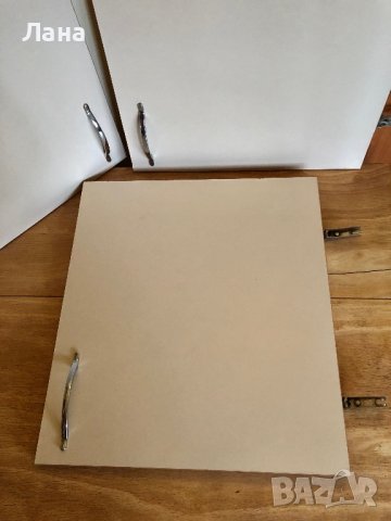 Три врати на шкафа с дръжки, Кухненски шкаф, изработен от дърво, снимка 2 - Шкафове - 42345468