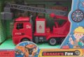 Голяма пожарна с инструменти за разглобяване, снимка 1 - Коли, камиони, мотори, писти - 40265187
