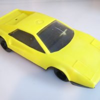 Кола с инерционен двигател соц играчка жълта, снимка 1 - Коли, камиони, мотори, писти - 41975063
