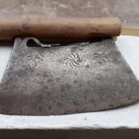 Стара кована брадва секира сатър, снимка 2 - Антикварни и старинни предмети - 36218058