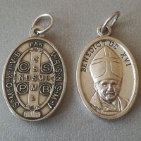 Медальон. Висулка. Двулицев. Папа Йоан Павел 2. Папа Бенедикт 16. ITALY. Сребърни, снимка 3 - Колиета, медальони, синджири - 40084689