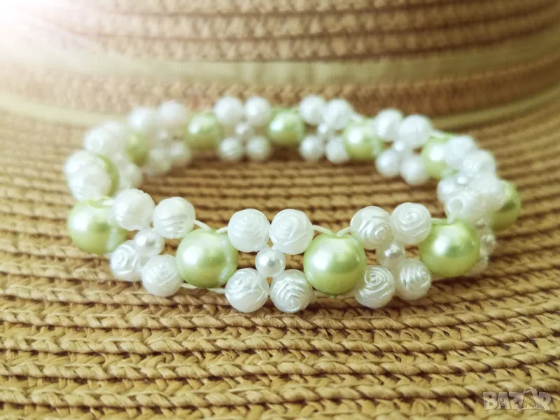 🏷️ Гривна / цвят: бял и зелен, снимка 1