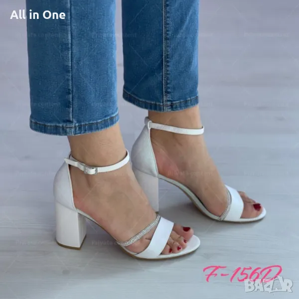 Елегантни дамски сандали с ток и бляскави линии за стилна походка; , снимка 1