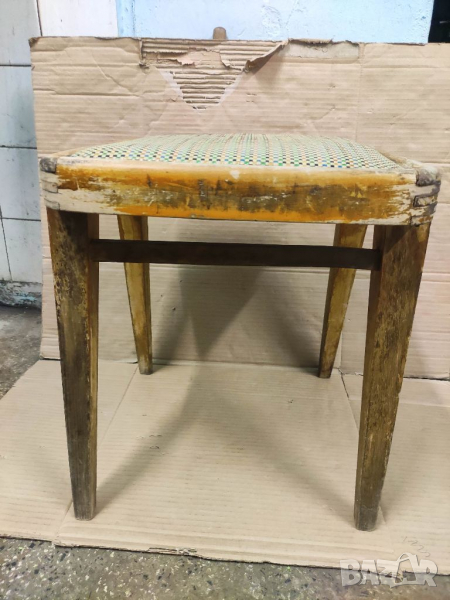 Продавам стара дървена табуретка, снимка 1