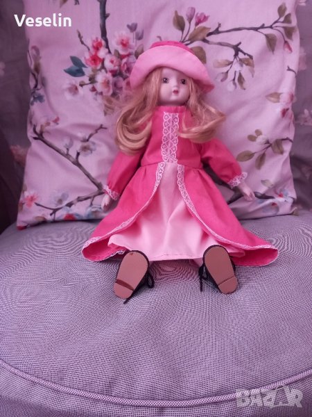 Порцеланова кукла , снимка 1