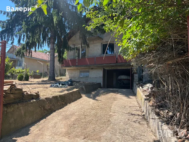 Вила с голям двор в с. Ветрен, снимка 2 - Вили - 55905962