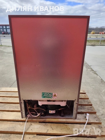 Малък хладилник с фризер., снимка 3 - Хладилници - 53579723