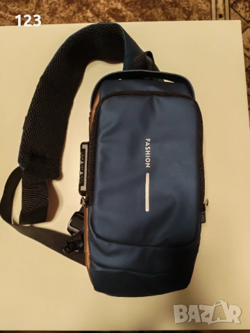 Мъжка чанта за през рамо с USB зареждане