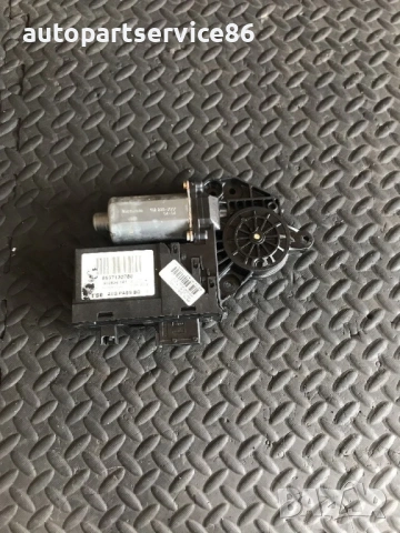 Мотор за прозорец за предна лява врата на Peugeot 307 (2002-2006) 9637130780, снимка 2 - Части - 53617240