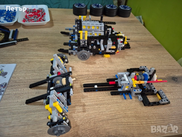 Нов Bugatti Chiron Lego 1:8 3599pcs., снимка 10 - Колекции - 53524846