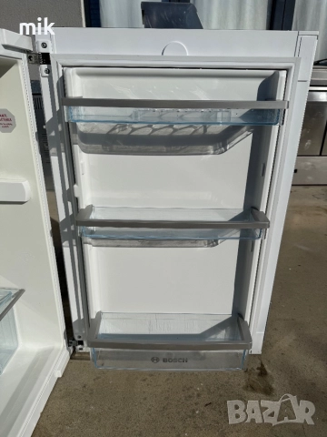 Малък хладилник с камера за вграждане Bosch, снимка 4 - Хладилници - 52421564