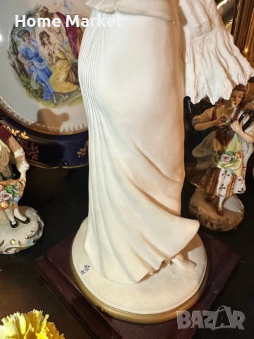 Capodimonte Italy  Circa 1987 автор  Bruno Merli - “ Дамата в бяло” невероятно красива  млада дама , снимка 8 - Антикварни и старинни предмети - 52854801