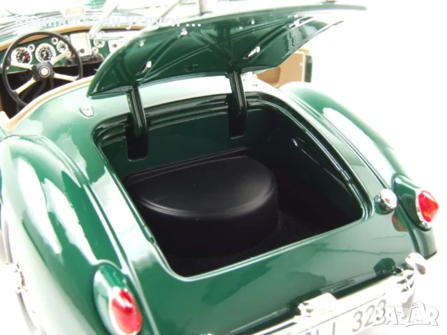 MGA 1955 - мащаб 1:18 на Norev моделът е нов в кутия, снимка 10 - Колекции - 56196158