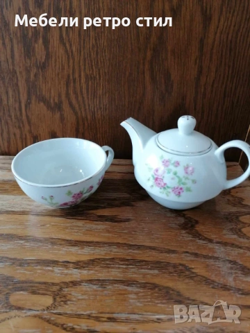 Изключително нежен винтидж комплект от фин порцелан - чайник с чаша за чай / кафе., снимка 3 - Сервизи - 53655139