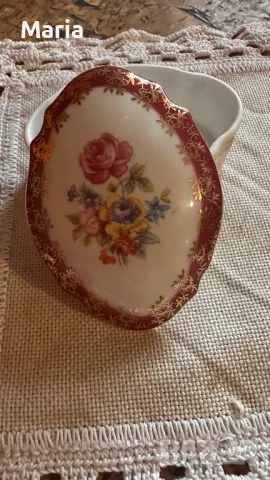 Декоративна винтидж кутийка за бижута от фин порцелан .Маркирано ГДР, снимка 2 - Антикварни и старинни предмети - 49099786