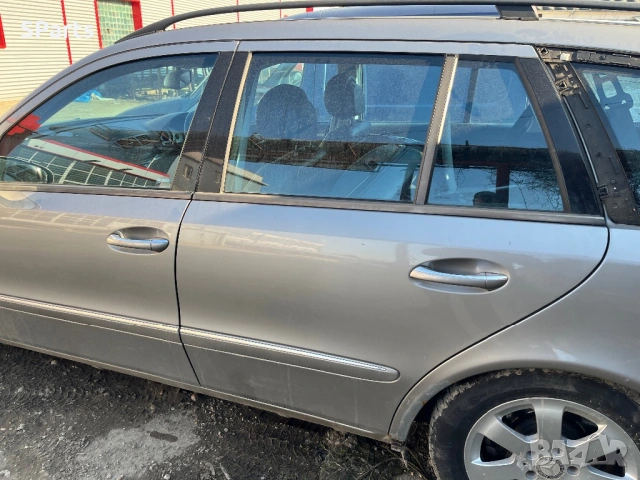 Врати за Mercedes W211, снимка 2 - Части - 53694984