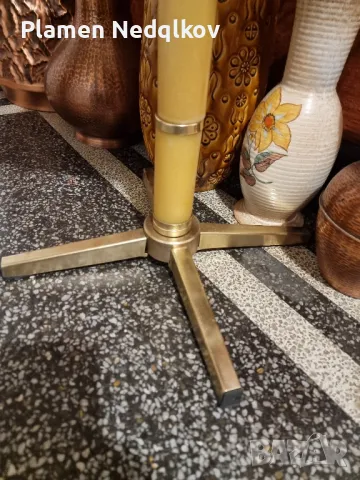 Стара телефонна масичка,месингови орнаменти с мраморна плоча от шестдесетте години., снимка 4 - Антикварни и старинни предмети - 49573053