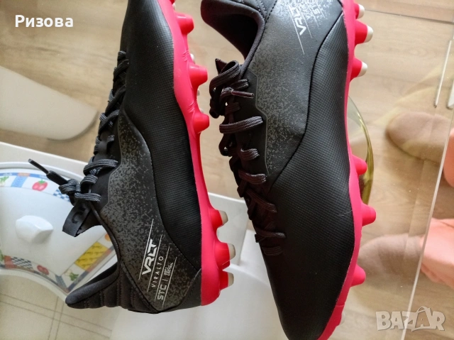 Продавам спортни футболни маратонки със спайкове, нови. , снимка 2 - Детски маратонки - 53843896