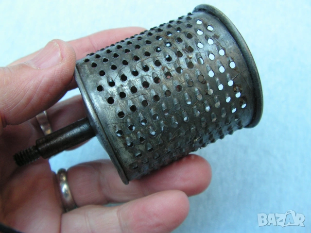  Немска ръчна дробилка за орехи от 2WW ( 1930-1940 ), снимка 11 - Антикварни и старинни предмети - 53580459