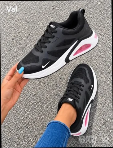 Маратонки Nike. 