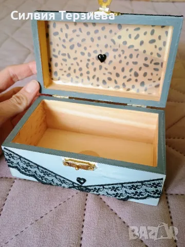 Подарък за абитуриентски бал - Ръчно изработена дървена кутия, снимка 2 - Декорация за дома - 49709739