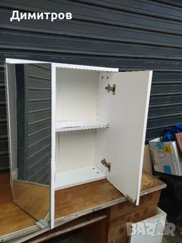 Шкафче за баня