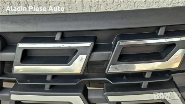 Решетка за Dacia Duster година 2021 код 623102515R , снимка 2 - Аксесоари и консумативи - 56068639