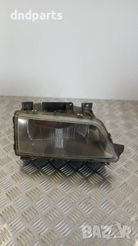 Десен фар Peugeot 405 1993.