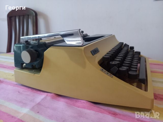 Ретро пишеща машина Ерика 42 плюс подарък шевна машина, снимка 4 - Антикварни и старинни предмети - 37586330