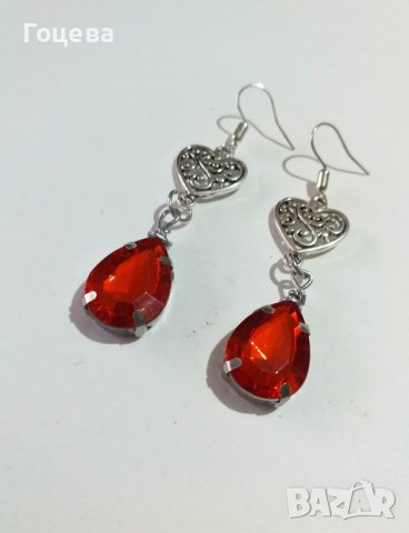 Прелестни обеци в рубинено червено с орнаментирани сърца в цвят сребро , снимка 2 - Обеци - 41100149